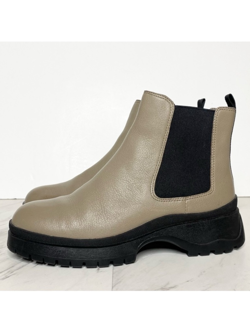Paolo Tokio Gray Chelsea Lug Sole Bootie 6M
